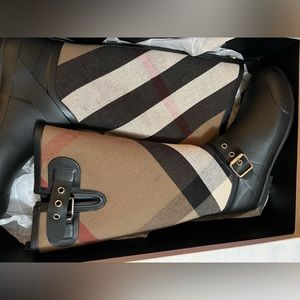 Burberry rain boots. Size 40
